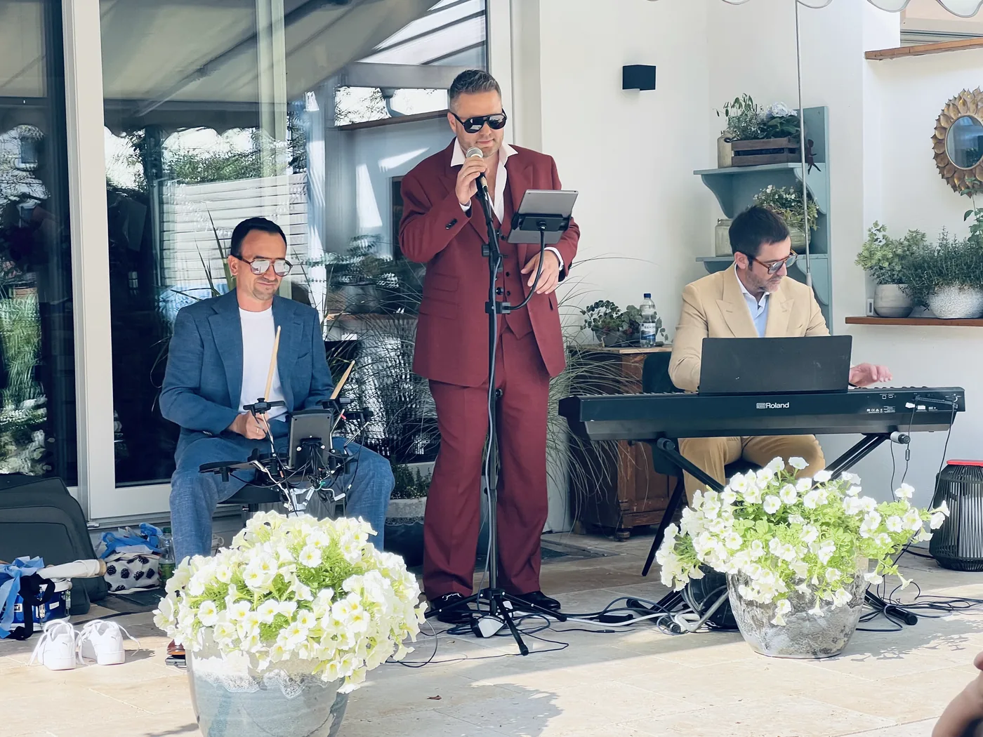 Beautiful Bongo Boys live: Tee Thunder an Drums, Matt Gold am Mikro und Frank Flow am Piano - Hochzeitsband aus Ravensburg